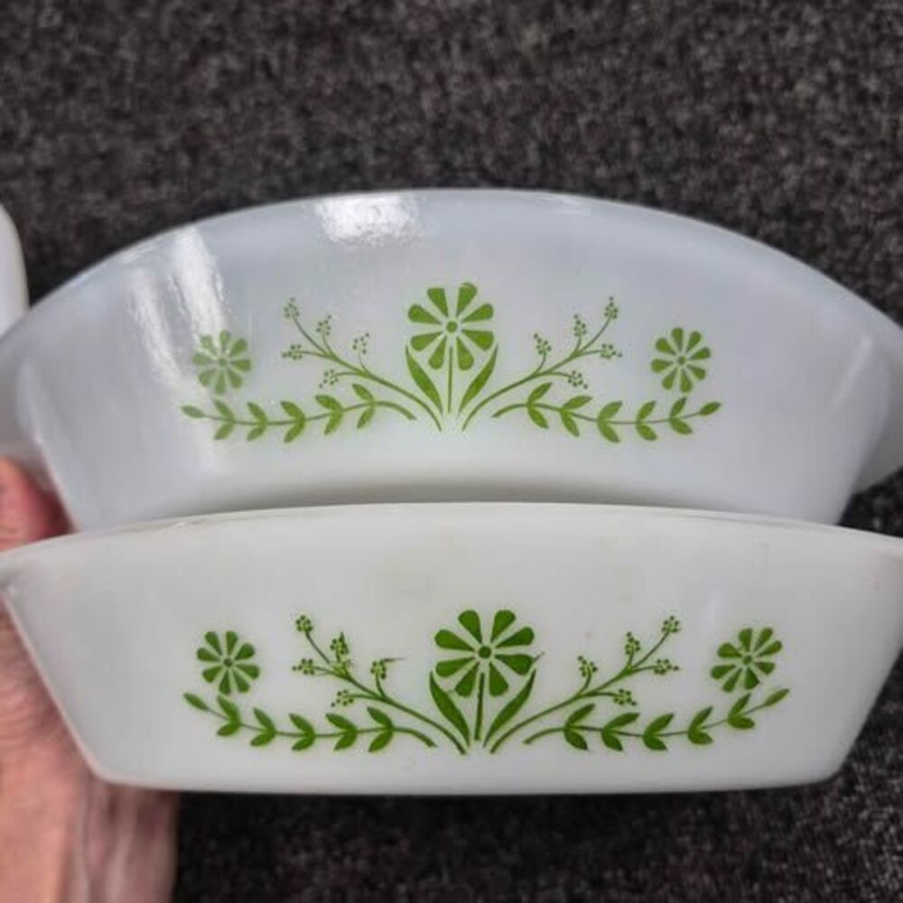 Vintage Glasbake Daisy Milk Glass Set  (2) Divided Dishes & (1) Round 2-Qt Bowl - Picture 4 of 10